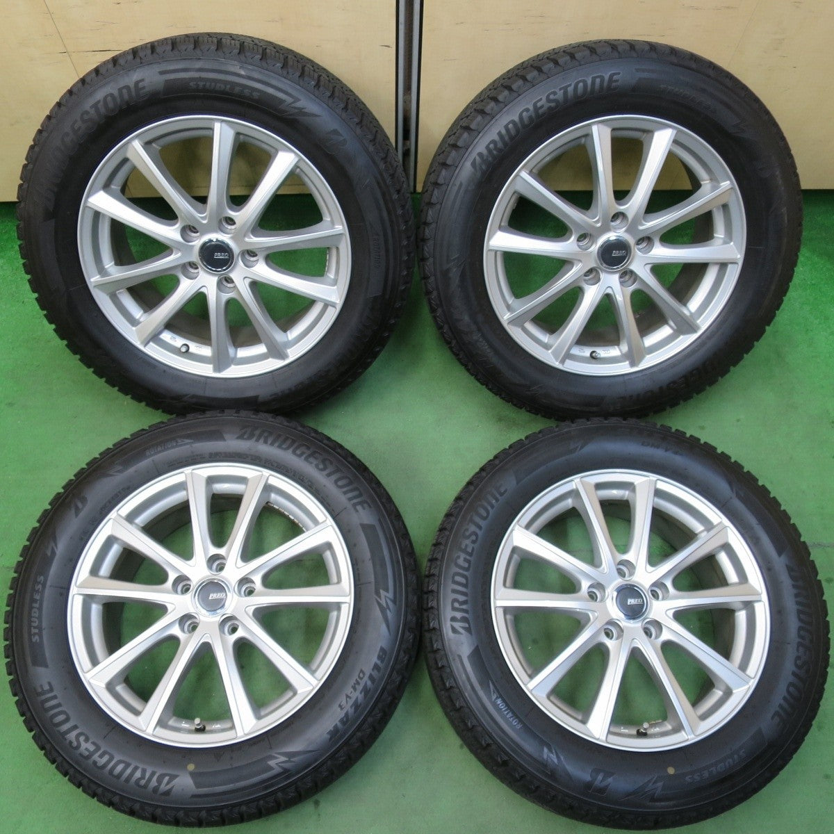 バリ溝!キレイ!9.5分★スタッドレス 225/60R17 ブリヂストン ブリザック DM-V3 PREO プレオ 17インチ PCD114.3/5H★5022713イス