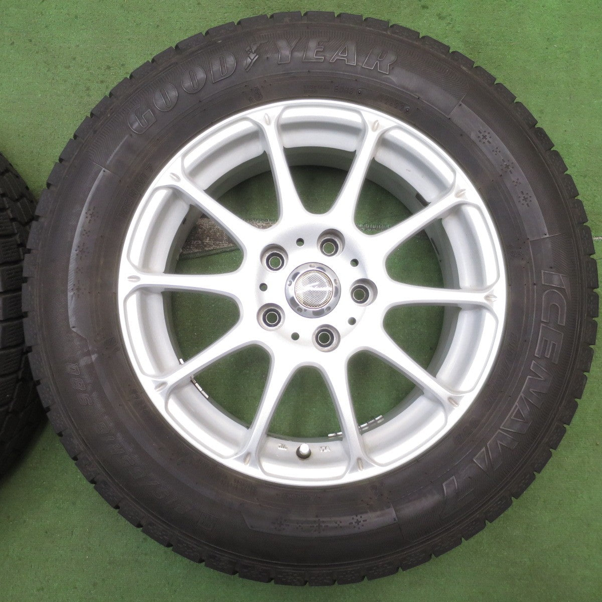 バリ溝!22年!キレイ!9.5分★スタッドレス 215/65R16 グッドイヤー アイスナビ7 SCHNEIDER シュナイダー 16インチ PCD114.3/5H★5080803NJス