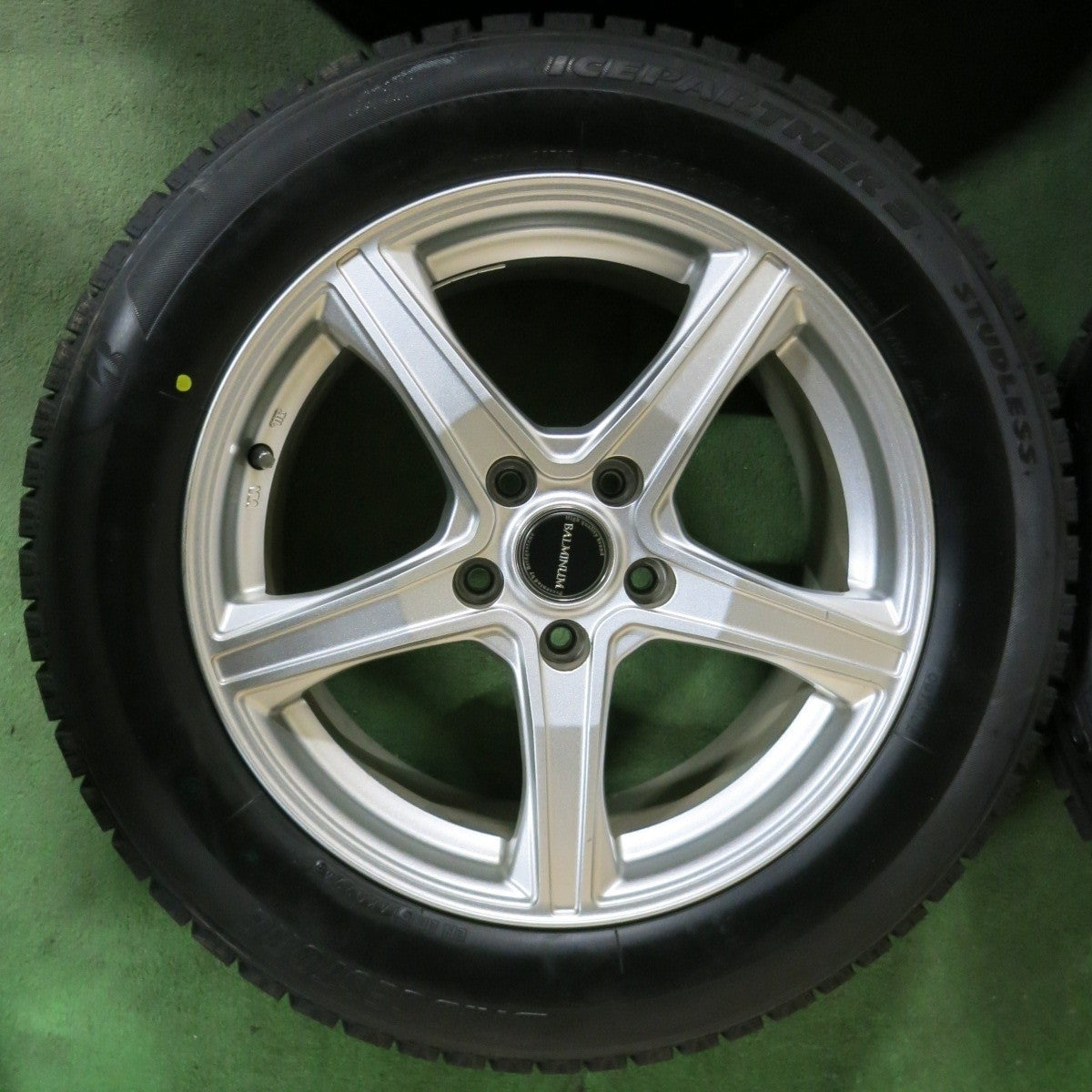 未使用!24年★スタッドレス 215/60R17 ブリヂストン アイスパートナー2 BALMINUM バルミナ 17インチ PCD114.3/5H★5013001SYス