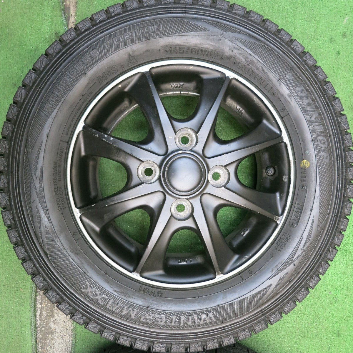 バリ溝!21年!9.5分以上★スタッドレス 145/80R12 80/78N ダンロップ ウインターマックス SV01 LEBEN レーベン 12インチ PCD100/4H★5062109HAス