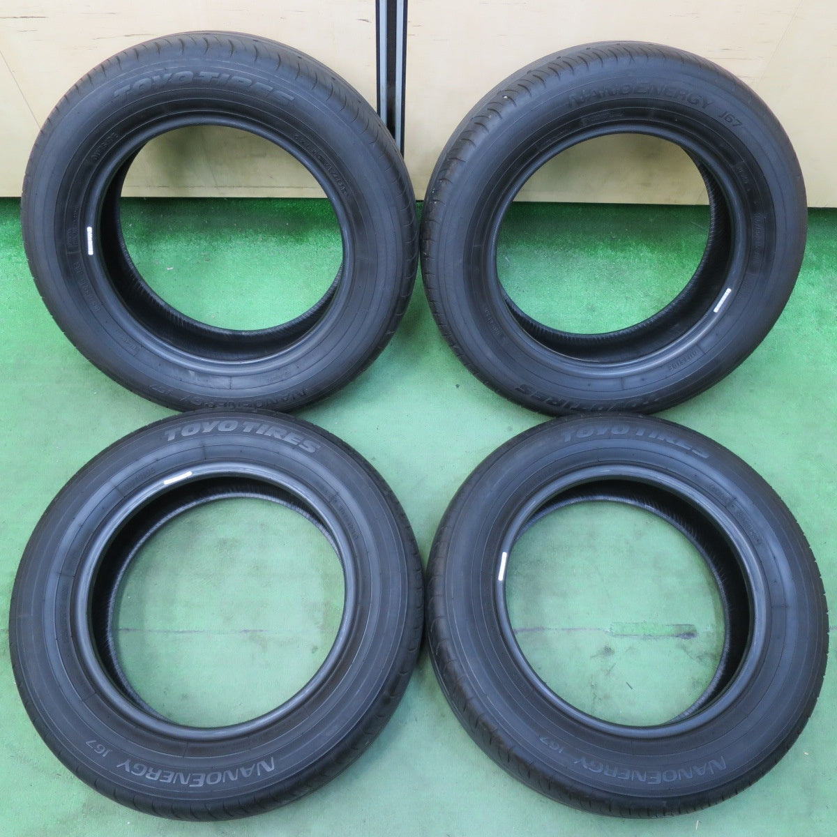 新車外し!23年★185/65R15 トーヨー ナノエナジー J67 タイヤ 15インチ シエンタ ノート デミオ フィット フリード 等★5042902イノタ