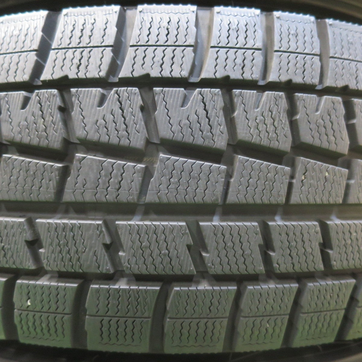 バリ溝!キレイ!ほぼ10分★スタッドレス 215/65R16 ダンロップ ウインターマックス WM01 VTO 社外 アルミ 16インチ PCD114.3/5H★5031704イス