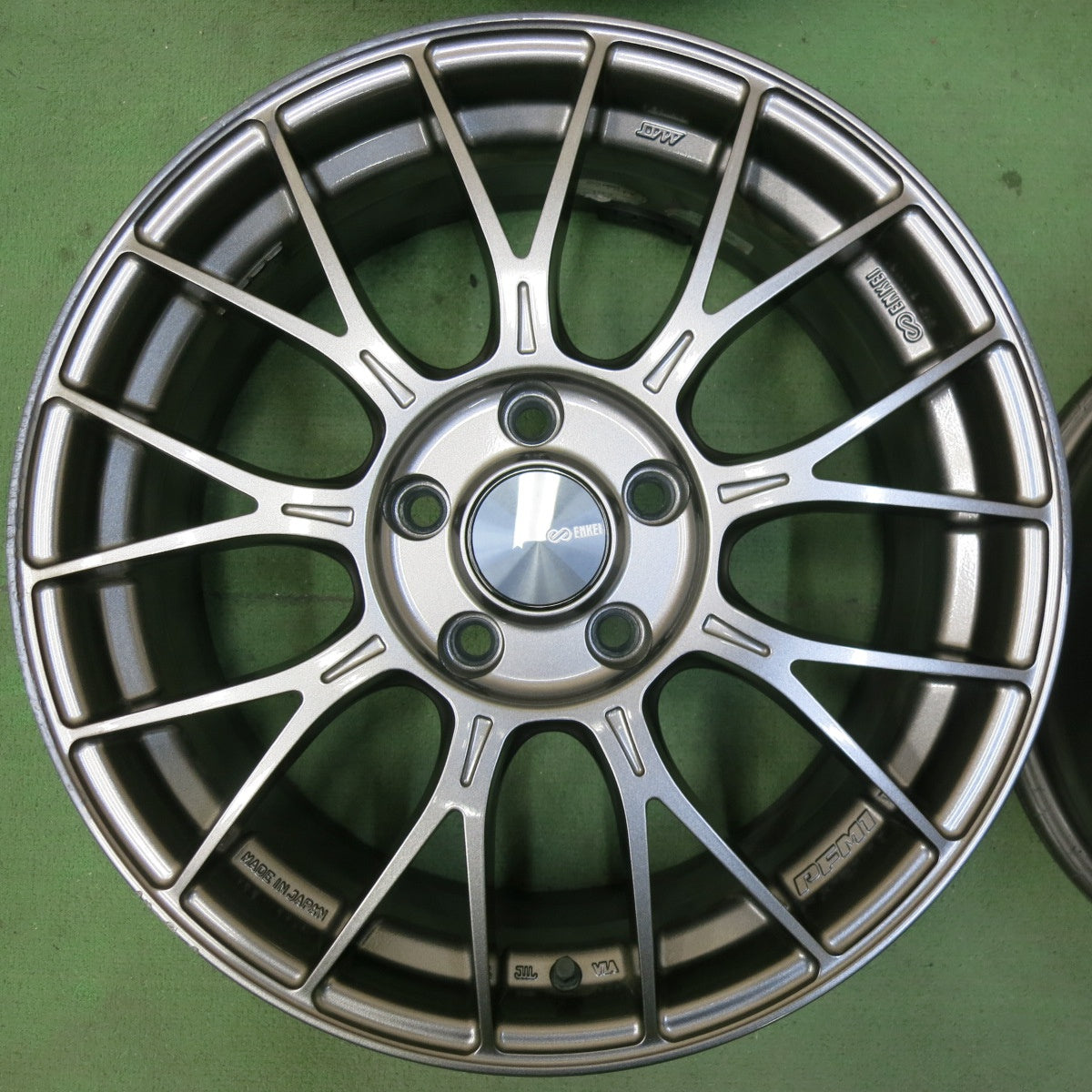 4本価格★ENKEI PFM1 17インチ ホイール エンケイ 17×7J PCD114.3/5H★5051609SYホ