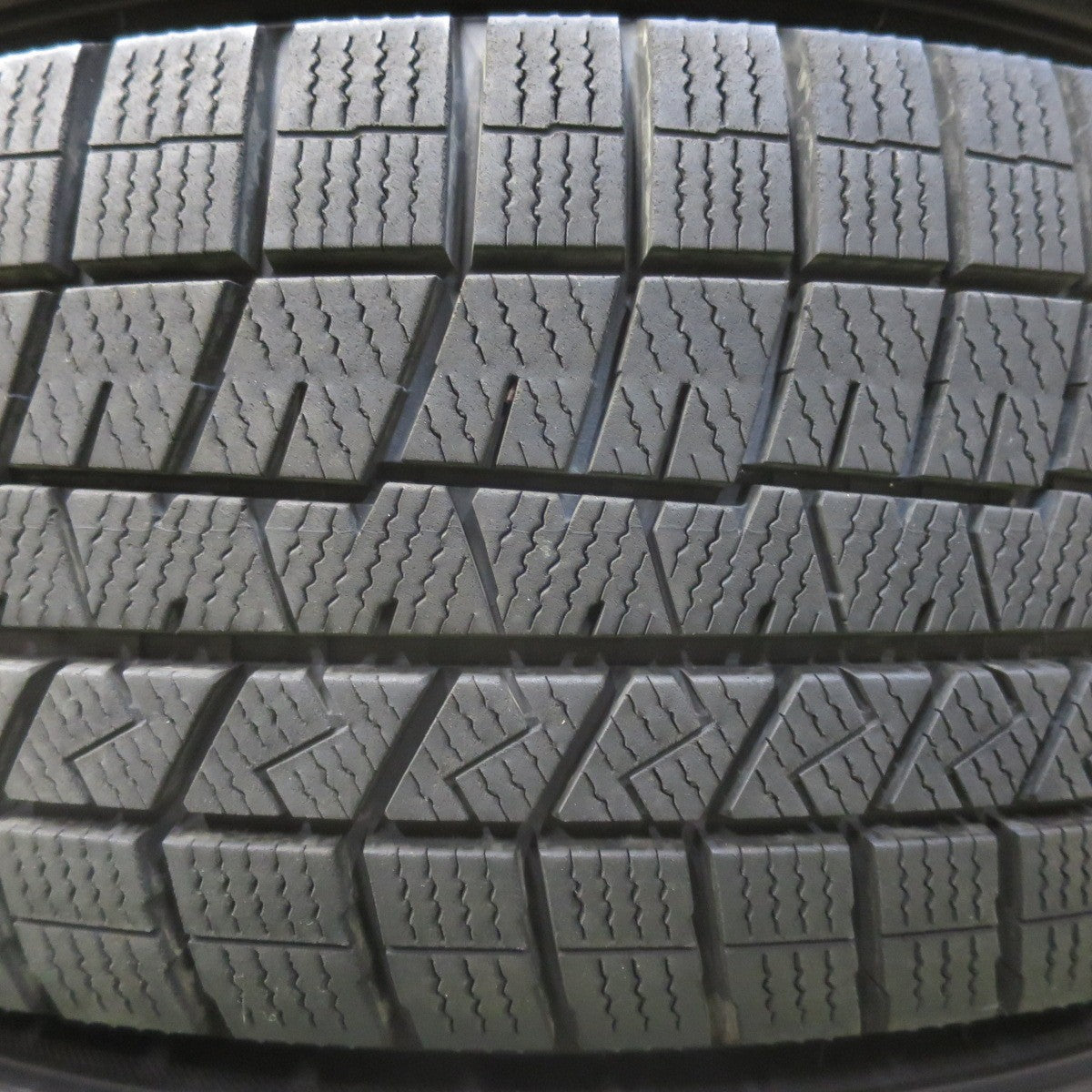 バリ溝!23年!9.5分★トヨタ 80系 ヴォクシー ノア 純正 205/60R16 スタッドレス ダンロップ ウインターマックス03 16インチ PCD114.3/5H★5092603イス