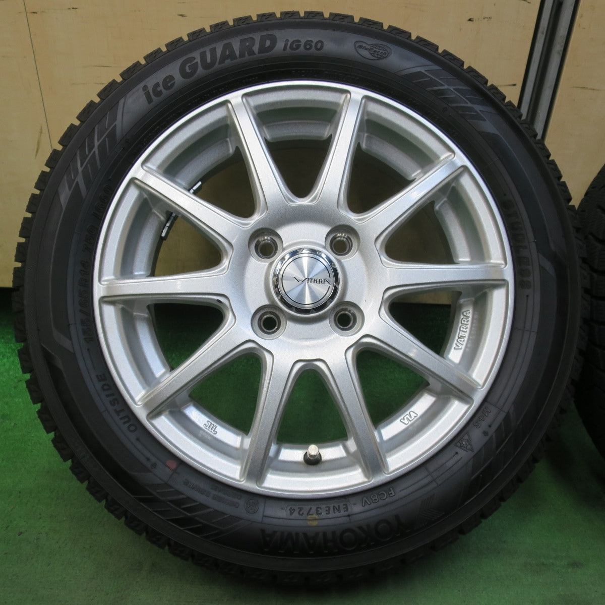 バリ溝!24年!キレイ!ほぼ10分★スタッドレス 155/65R14 ヨコハマ アイスガード iG60 VATRRA 104 バトラ 14インチ PCD100/4H★5102404イス