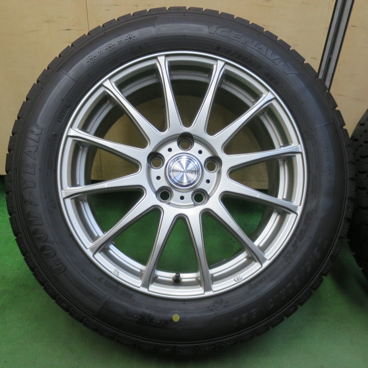 バリ溝!23年!キレイ!9.5分以上★スタッドレス 215/60R17 グッドイヤー アイスナビ7 ravrion LUMIERE ラブリオン 17インチ PCD114.3/5H★5101508イス