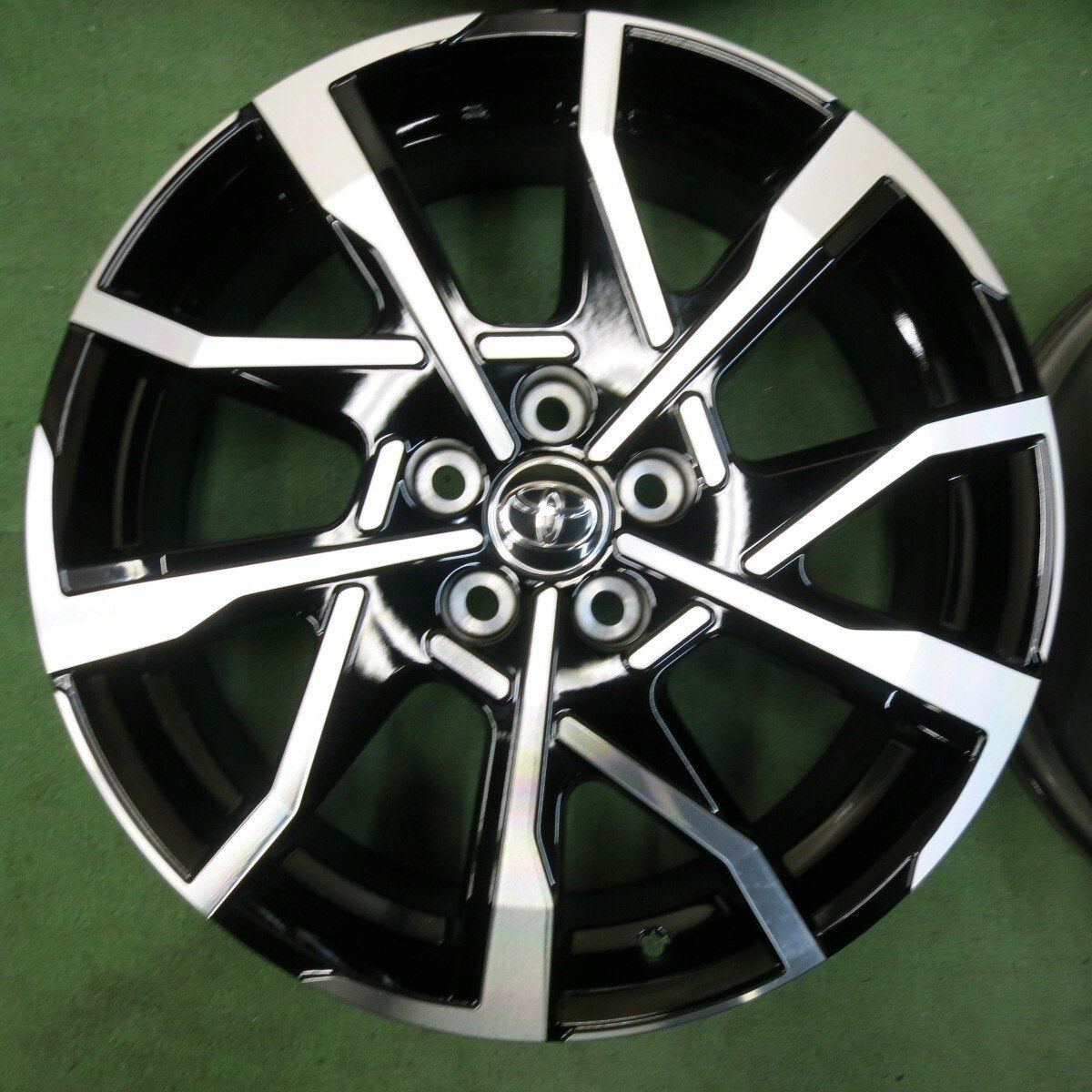 新車外し★トヨタ 60系 プリウス PHEV Zグレード 純正 ホイール 19インチ 19×6.5J PCD114.3/5H★5012801SYホ(4)