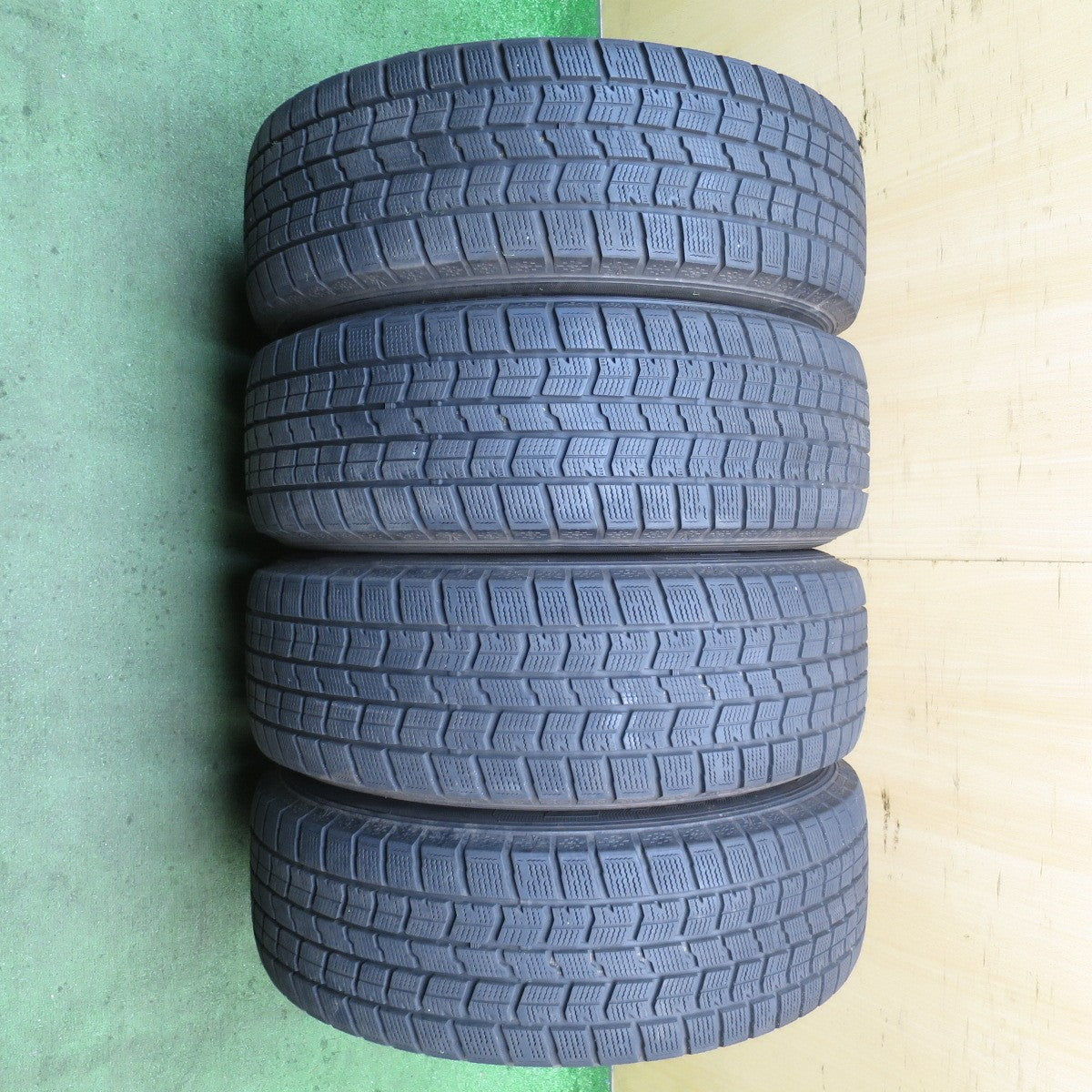 バリ溝!22年!キレイ!9.5分★スタッドレス 215/65R16 グッドイヤー アイスナビ7 SCHNEIDER シュナイダー 16インチ PCD114.3/5H★5080803NJス
