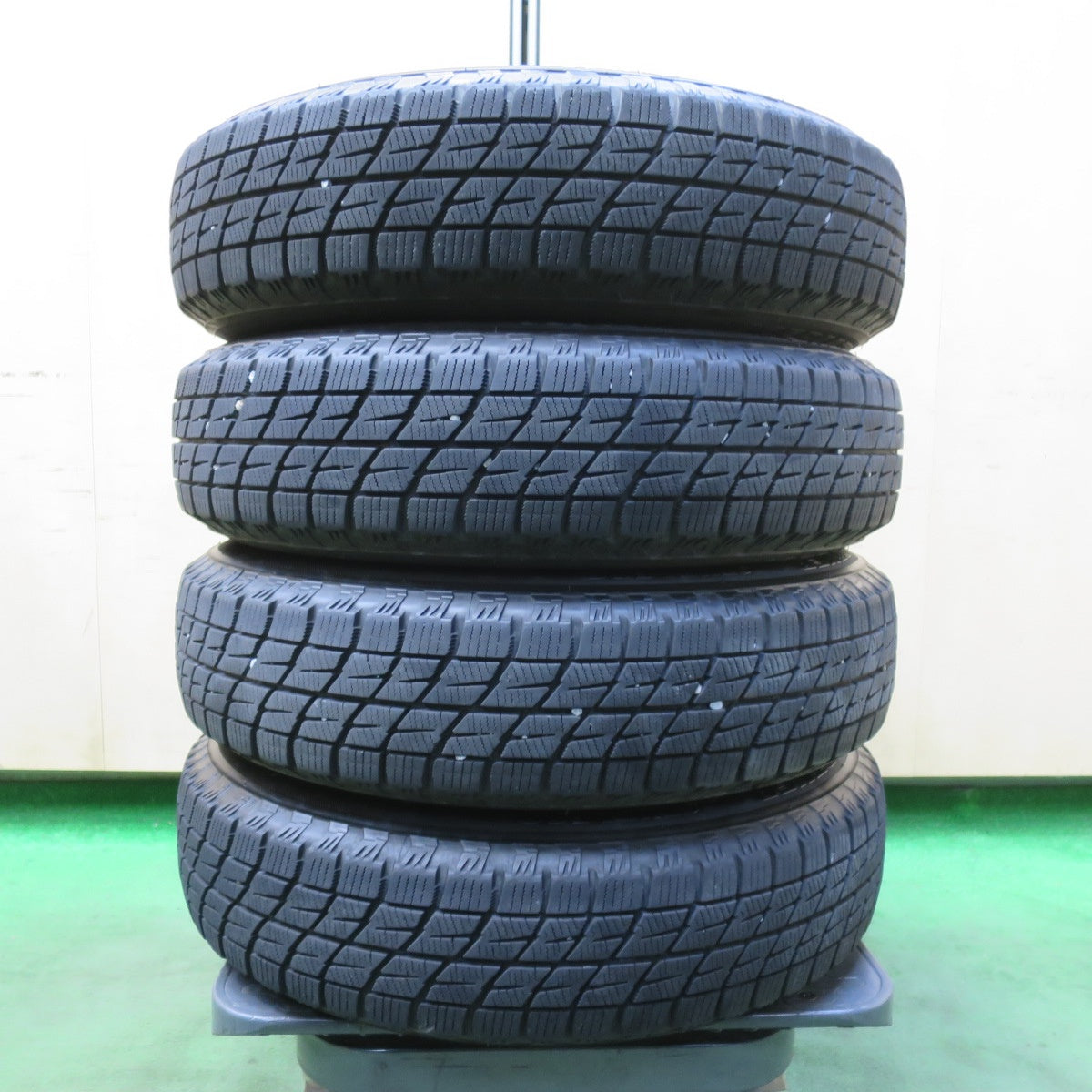 キレイ★スタッドレス 145/80R13 ブリヂストン アイスパートナー VELVA ヴェルヴァ 13インチ PCD100/4H★5102801イス