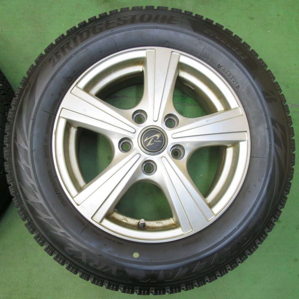 バリ溝!21年!9.5分以上★スタッドレス 195/65R15 ブリヂストン ブリザック VRX2 Treffer トレファー 15インチ PCD114.3/5H★5022704イス