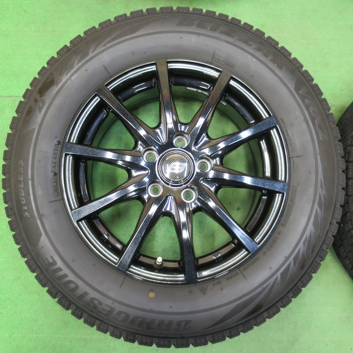 バリ溝!20年!キレイ!9.5分★スタッドレス 215/65R16 ブリヂストン ブリザック VRX2 STRANGER ストレンジャー 16インチ PCD114.3/5H★4112503イス