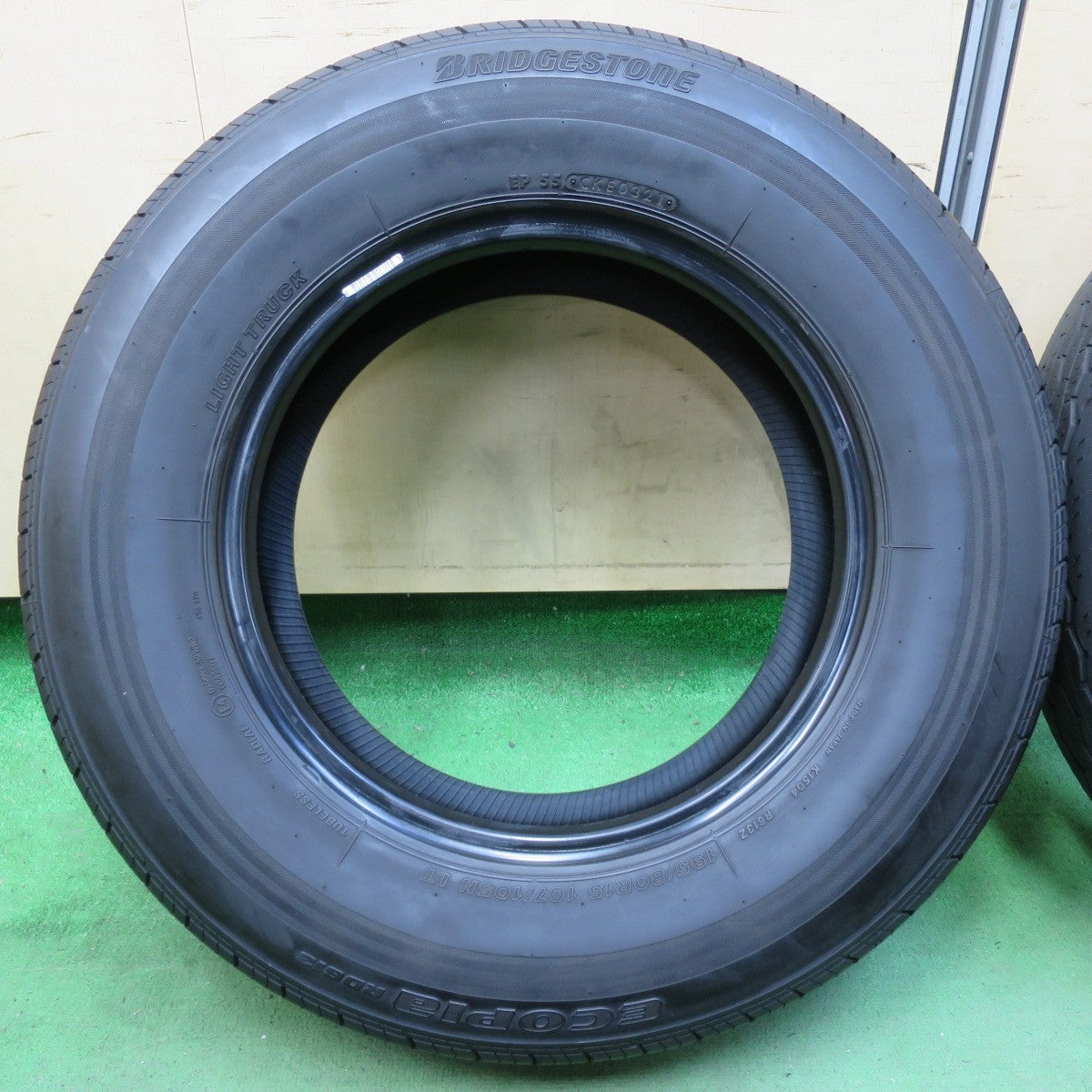バリ溝!21年!9分★195/80R15 107/105N ブリヂストン エコピア RD613 タイヤ 15インチ ハイエース キャラバン 等★5041208イノタ