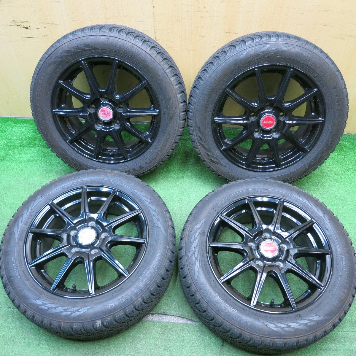 バリ溝!21年!キレイ!9.5分★スタッドレス 175/65R15 ノキアン タイヤ ハッカペリッタ R3 D.O.S. DOS 15インチ PCD114.3/5H★5050510HAス