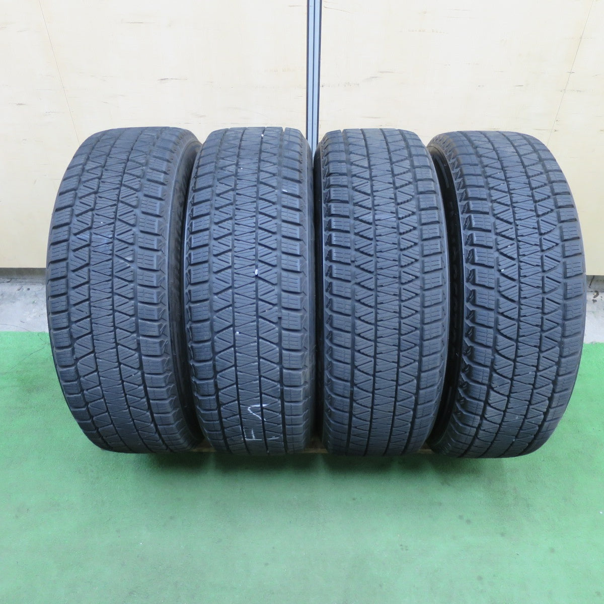 バリ溝!キレイ!9.5分★スタッドレス 225/60R18 ブリヂストン ブリザック DM-V3 ECO FORME SE-18 エコフォルム 18インチ PCD114.3/5H★6041403TTス