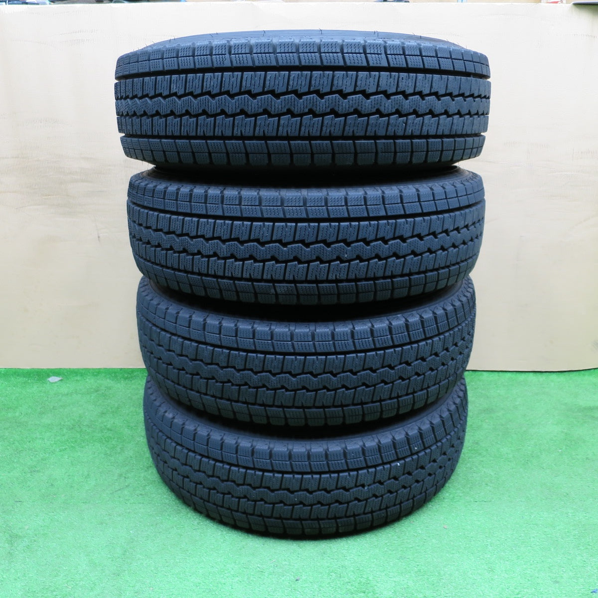 バリ溝!22年!キレイ!9.5分★スタッドレス 195/80R15 107/105L ダンロップ ウインターマックス SV01 PRODITA プロディータ 15インチ PCD139.7/6H★6011201NKス