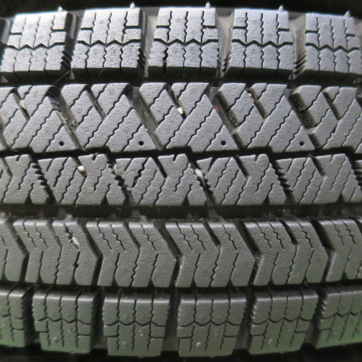 バリ溝!21年!8.5分★スタッドレス 145/80R13 ブリヂストン ブリザック VRX2 NIRVANA NV ニルヴァーナ ニルバーナ 13インチ PCD100/4H★5092008イス