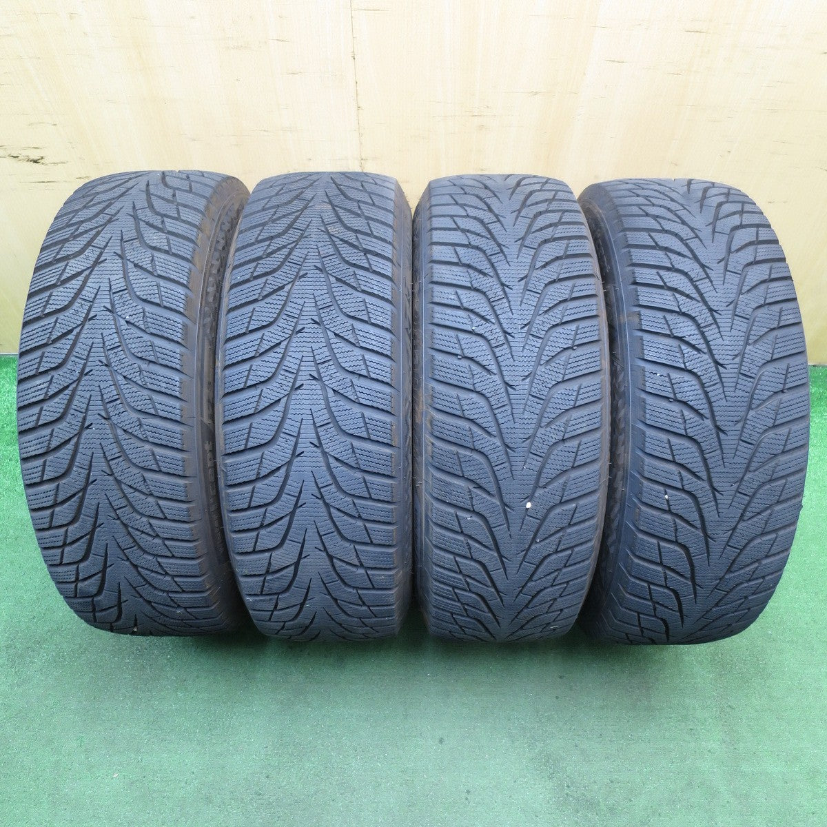 バリ溝!24年!9.5分★トヨタ 130系 マークX 純正 215/60R16 スタッドレス ハンコック ウインター アイセプト IZ3 16インチ PCD114.3/5H★5062105NJス