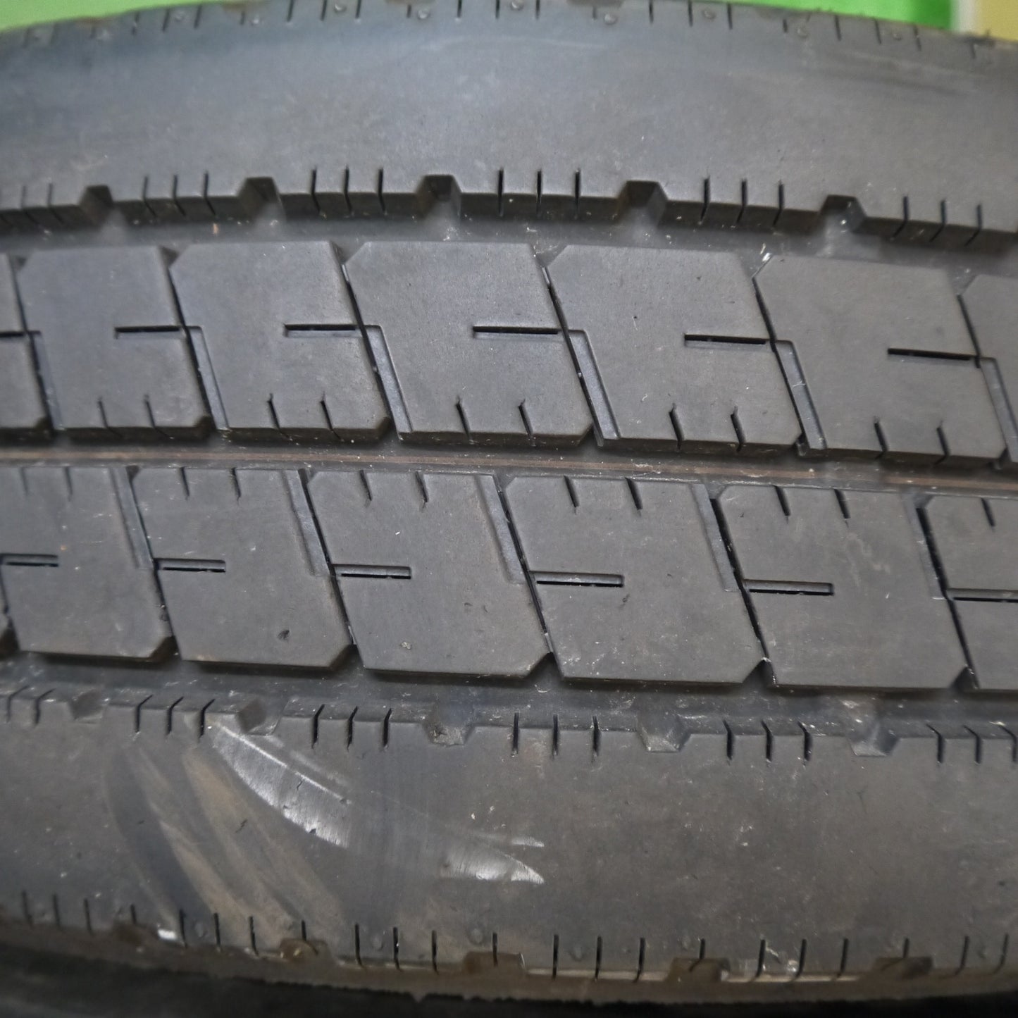 バリ溝!24年!8.5分★小型 トラック バス タイヤ 185/65R15 101/99N ブリヂストン デュラビス R207 DURAVIS 15インチ★5052603Hノタ