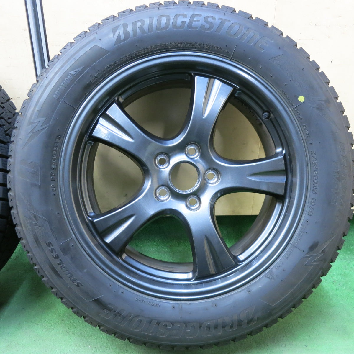 バリ溝!24年!キレイ!9.5分以上★トヨタ bZ4X 純正 235/60R18 スタッドレス ブリヂストン ブリザック DM-V3 18インチ PCD114.3/5H★5091801SKス