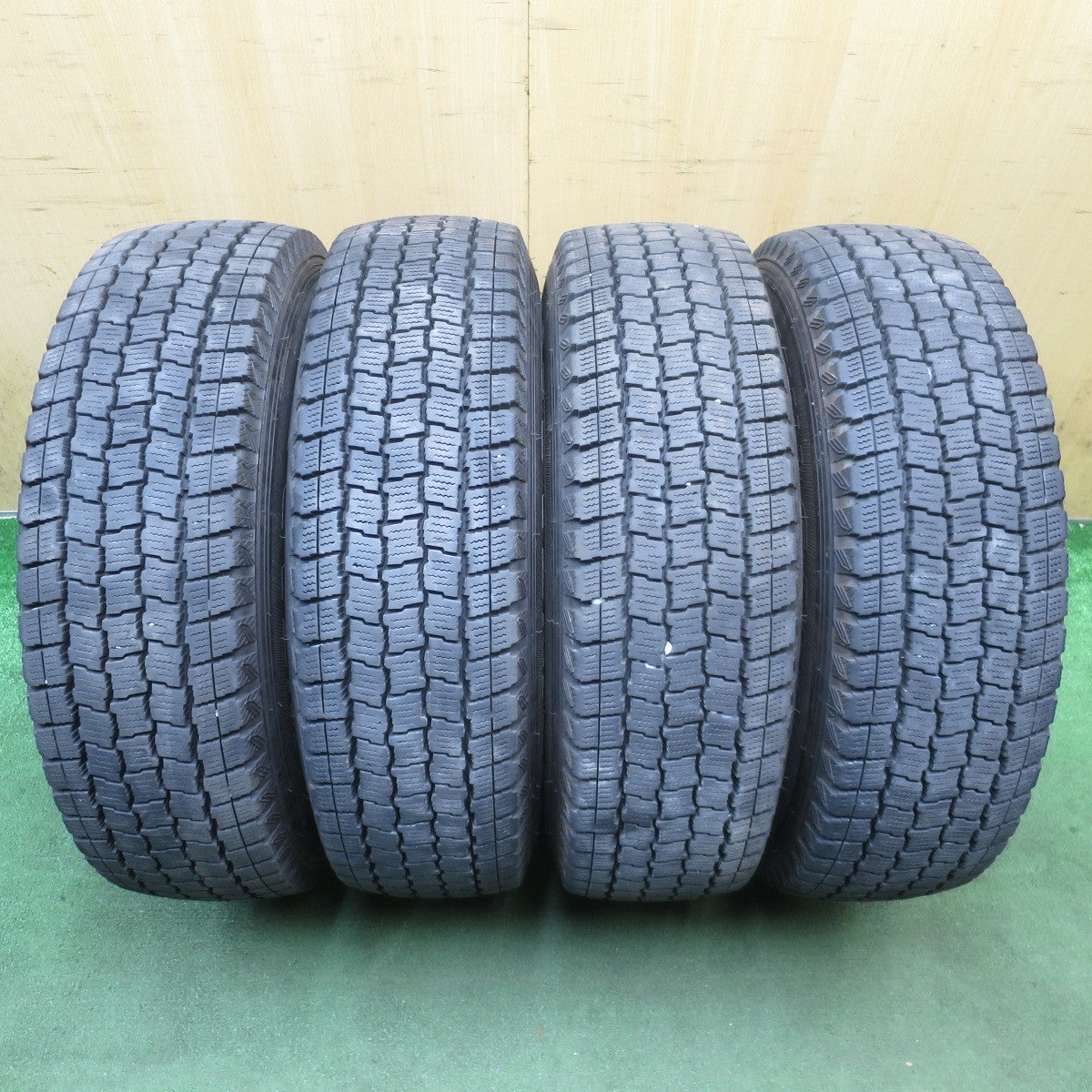 バリ溝!22年!キレイ!9.5分◎トヨタ 200系 ハイエース 純正 スチール 195/80R15 107/105L スタッドレス グッドイヤー アイスナビ CARGO カーゴ 15インチ PCD139.7/6H◎6101207NJス