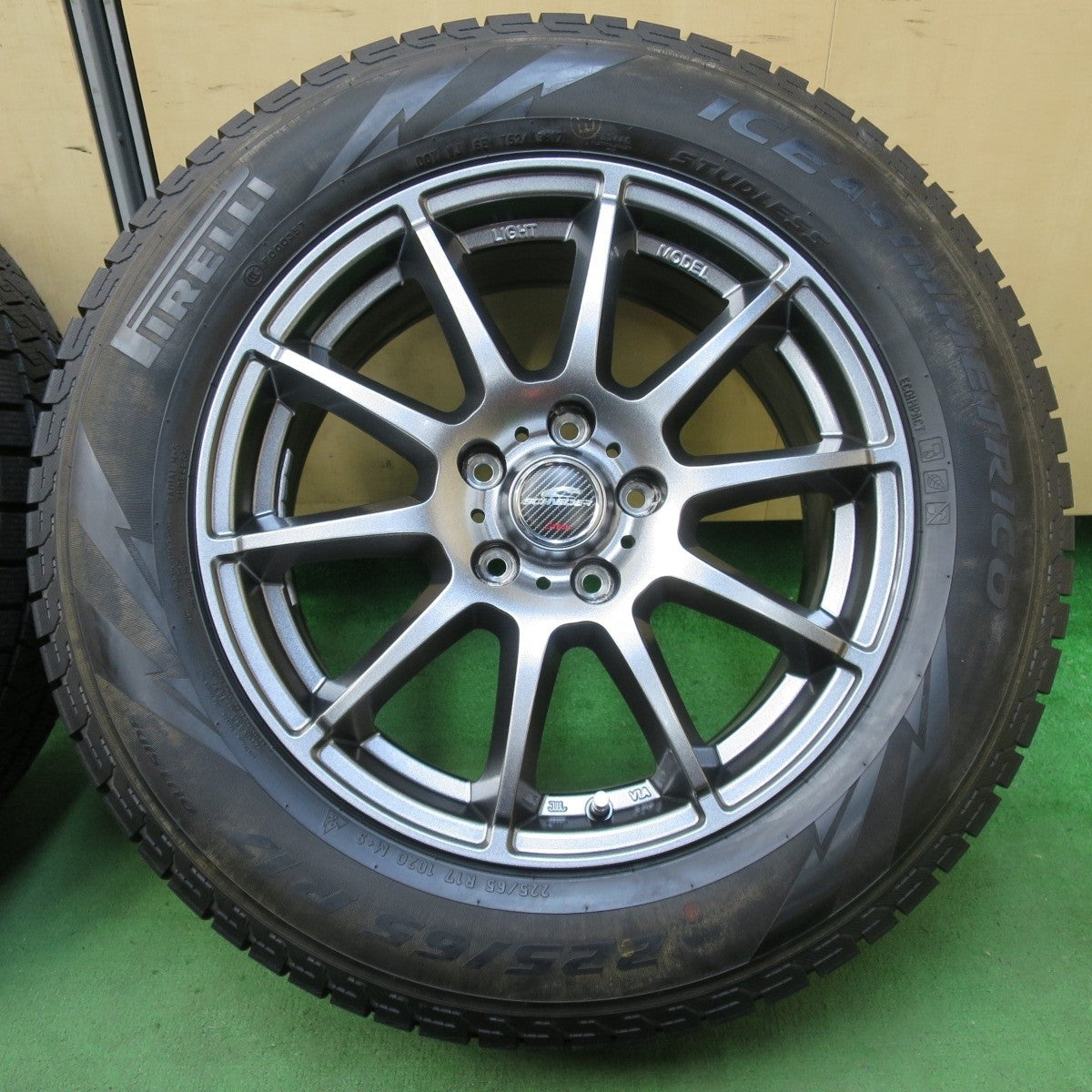 タイヤほぼ未使用!キレイ★スタッドレス 225/65R17 ピレリ アイスアシンメトリコ SCHNEIDER シュナイダー 17インチ PCD114.3/5H★5020106イス