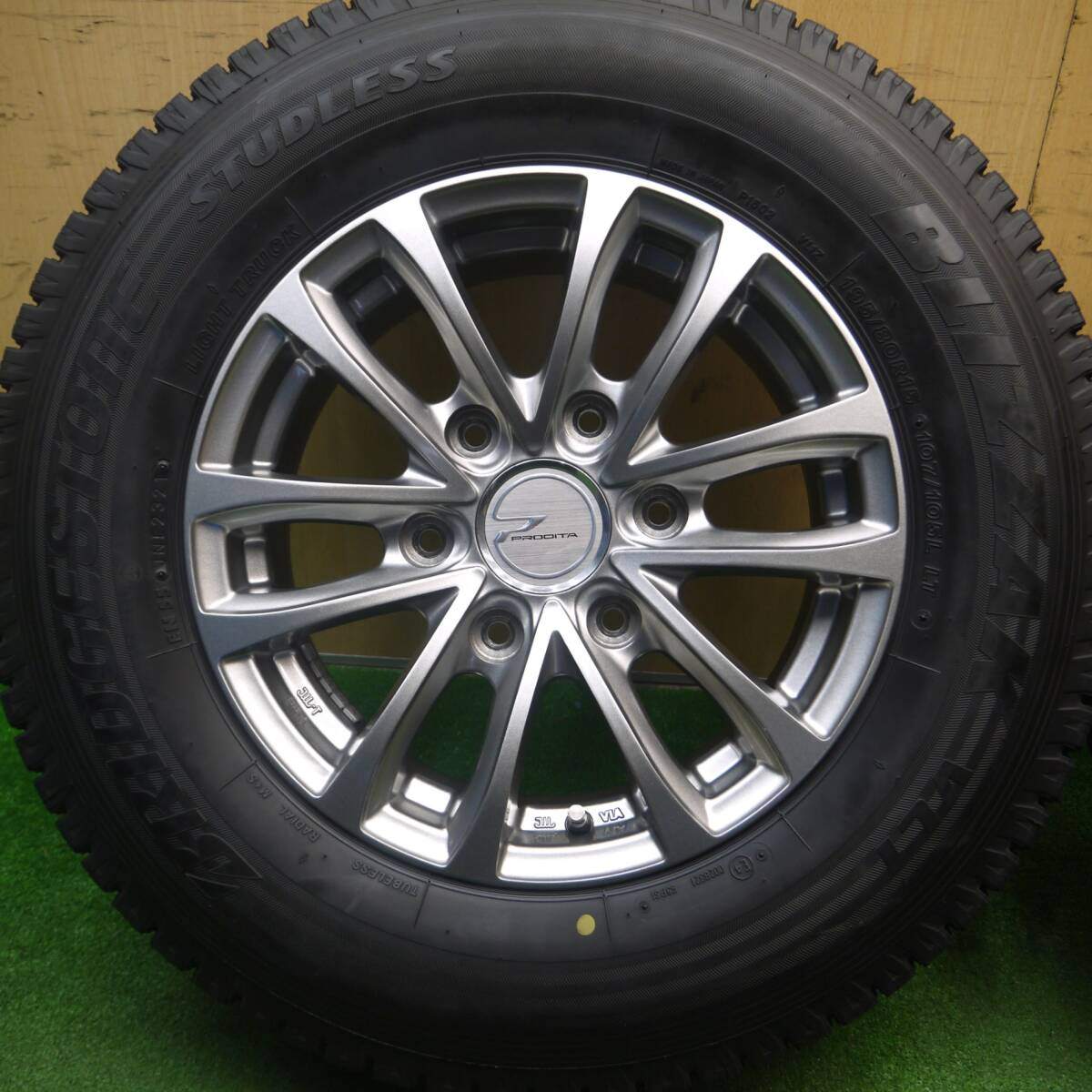 バリ溝!21年!キレイ!9.5分★スタッドレス 195/80R15 107/105L ブリヂストン ブリザック VL1 PRODITA プロディータ 15インチ PCD139.7/6H★5021709Hス