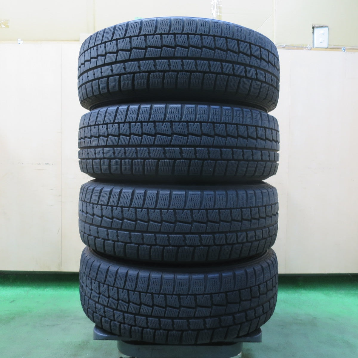 バリ溝!キレイ!8.5分★スタッドレス 195/65R15 ダンロップ ウインターマックス WM01 STRANGER ストレンジャー 15インチ PCD114.3/5H★5112109イス