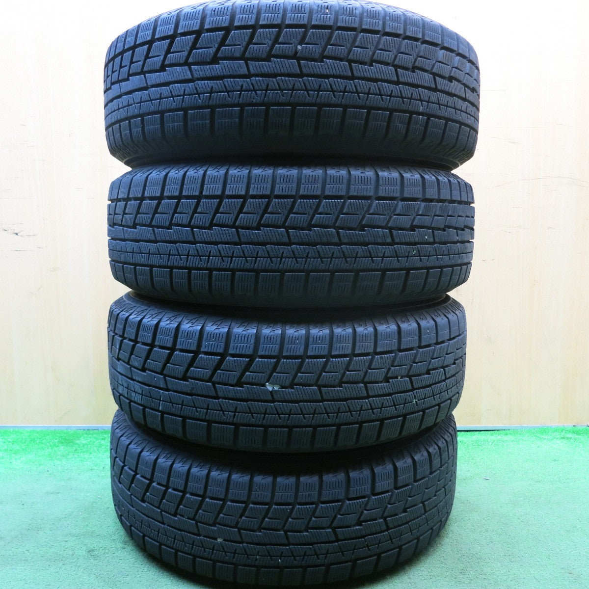 バリ溝!23年!9分★トヨタ 80系 ヴォクシー ノア エスクァイア 純正 195/65R15 スタッドレス ヨコハマ アイスガード iG60 15インチ PCD114.3/5H★5090408HAス