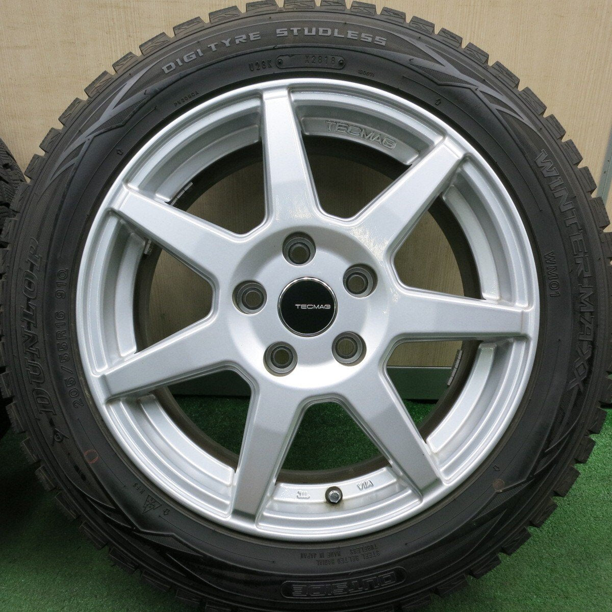 バリ溝!キレイ!9.5分以上★ワーゲン等 TECMAG 205/55R16 スタッドレス ダンロップ WM01 テクマグ PCD112/5H★4052708HAス