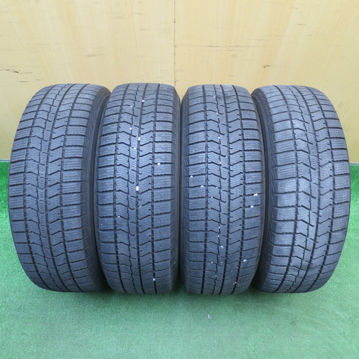 バリ溝!24年!9.5分以上★スタッドレス 195/65R15 トーヨー オブザーブ GIZ3 Grave グレイブ 15インチ PCD100/4H★5120411NJス