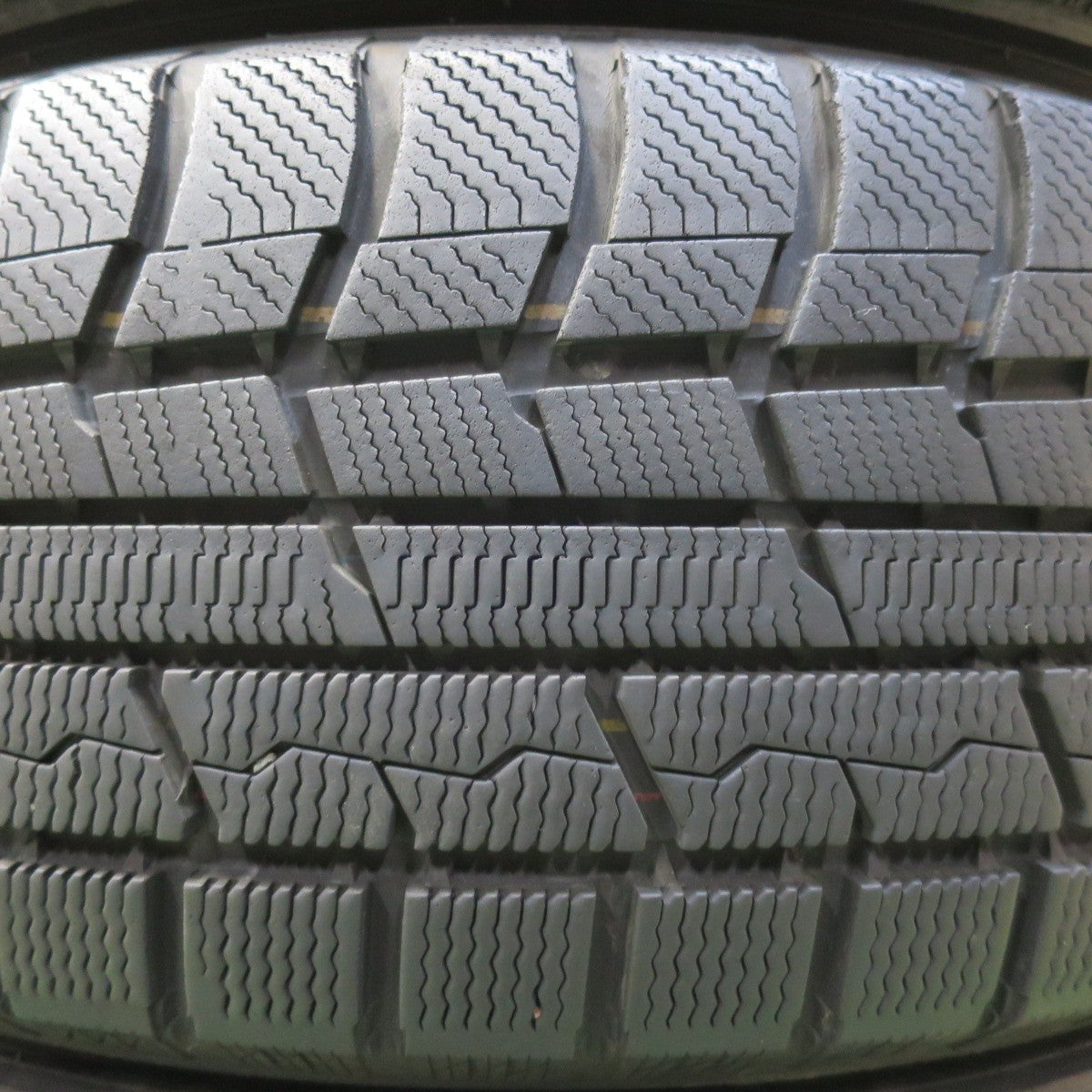 バリ溝!22年!キレイ!9.5分★スタッドレス 225/60R17 トーヨー ウインター トランパス TX TIRADO Eta LA STRADA 17インチ PCD114.3/5H★5032207イス