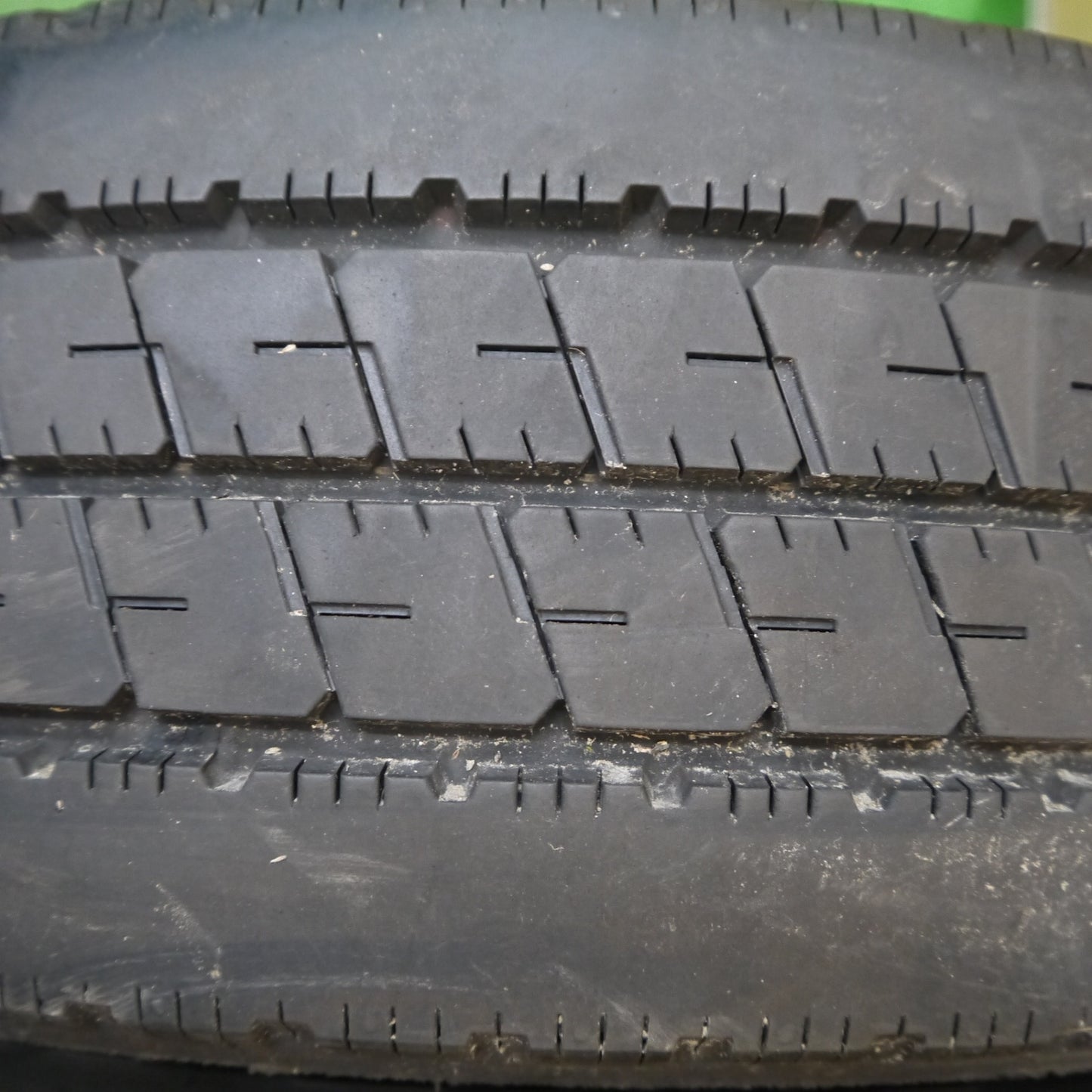 バリ溝!24年!8.5分★小型 トラック バス タイヤ 185/65R15 101/99N ブリヂストン デュラビス R207 DURAVIS 15インチ★5052602Hノタ