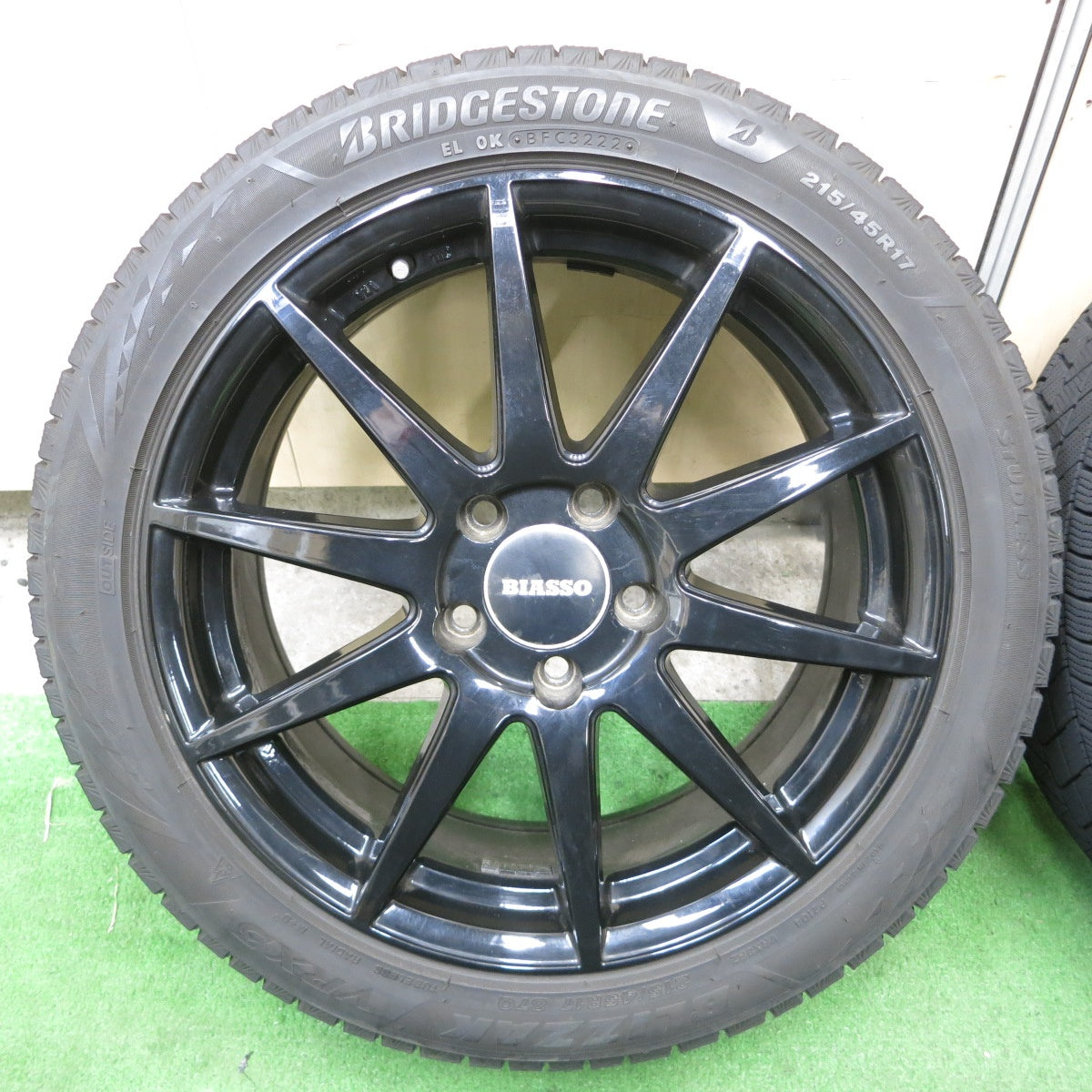 バリ溝!22年!8.5分★ベンツ 等 BIASSO BI-01 215/45R17 スタッドレス ブリヂストン ブリザック VRX3 ビアッソ 17インチ PCD112/5H★5091301ナス