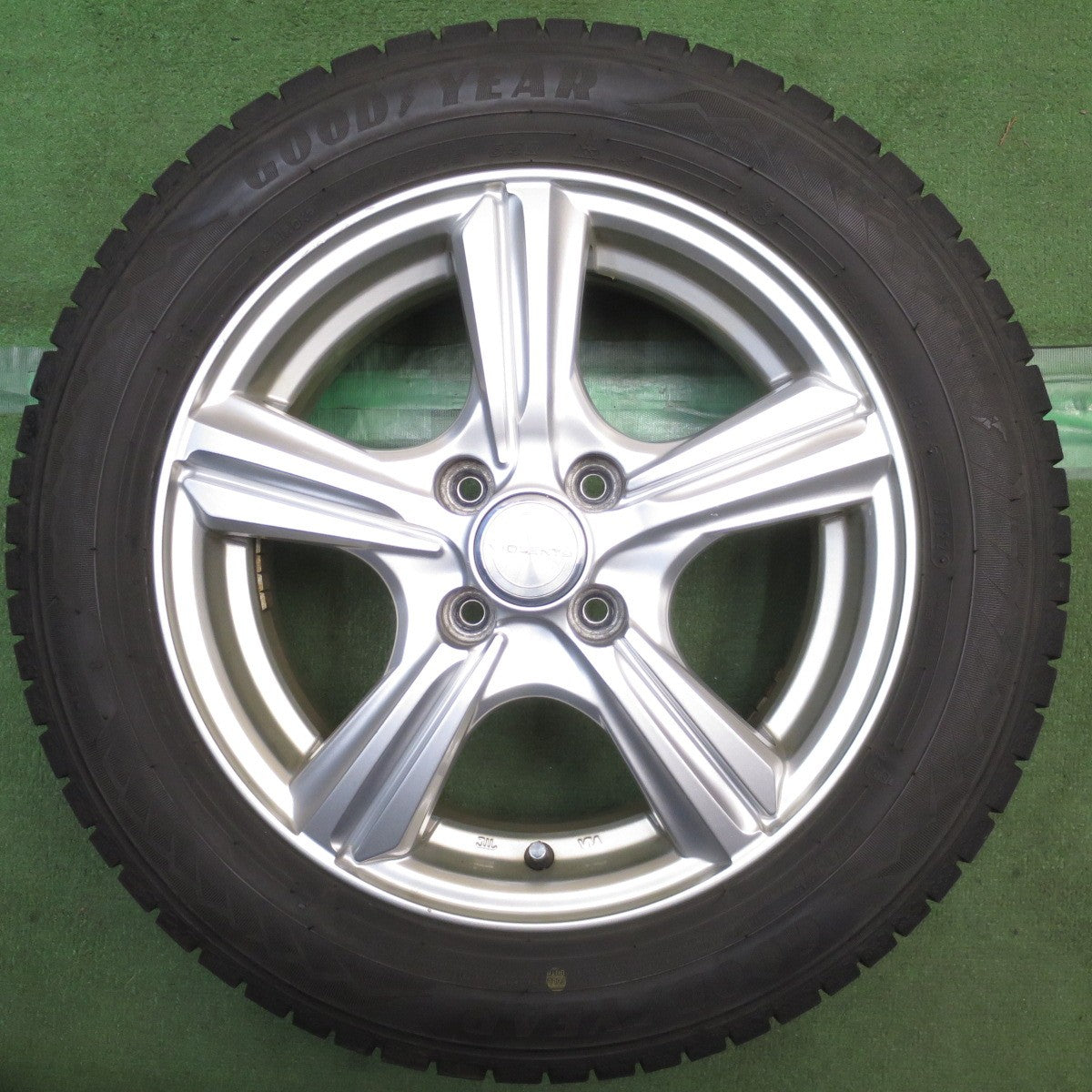 キレイ!22年◎スタッドレス 185/60R15 グッドイヤー アイスナビ8 VIOLENTO ヴィオレント 15インチ PCD100/4H◎6101203NJス