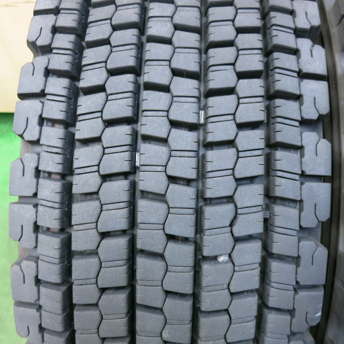 バリ溝!24年!9分!2本★トラック タイヤ 245/70R19.5 136/134J スタッドレス ブリヂストン W900 19.5インチ★5070409SYスタ