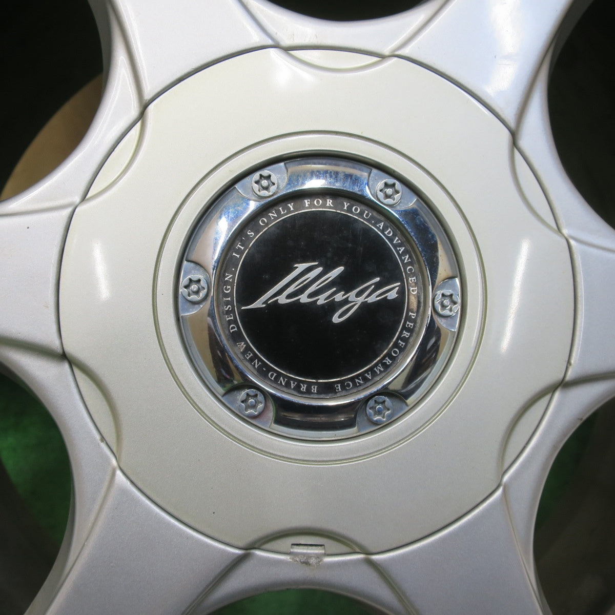 超バリ溝!24年!ほぼ10分★スタッドレス 205/60R16 トーヨー オブザーブ GIZ3 ILLUGA 16インチ PCD100 114.3/5H マルチ★5071604イス