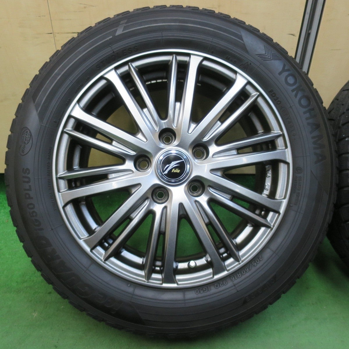 キレイ★スタッドレス 205/60R16 ヨコハマ アイスガード iG50 プラス Fang ファング 16インチ PCD114.3/5H★5022114イス