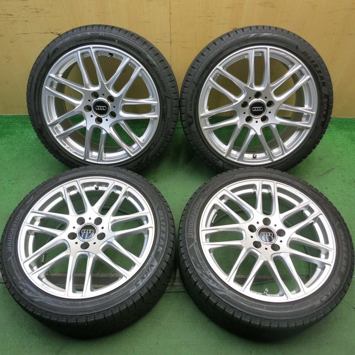 バリ溝!24年!キレイ!9.5分★アウディ 等 EURO AFG 245/40R18 スタッドレス ブリヂストン ブリザック VRX3 ユーロ 18インチ PCD112/5H★5092003HAス