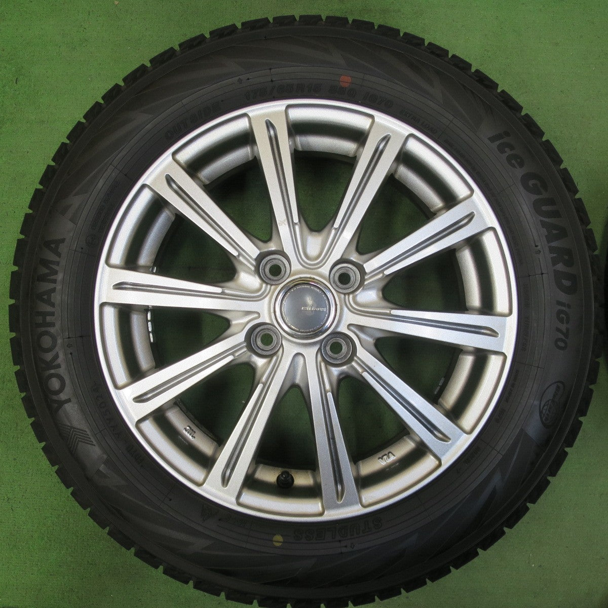 バリ溝!24年!キレイ!ほぼ10分★スタッドレス 175/65R15 ヨコハマ アイスガード iG70 MiLLOUS ミルアス 15インチ PCD100/4H★5052901TTス