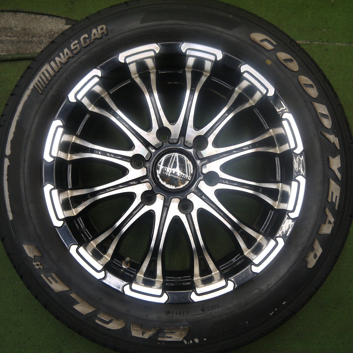 バリ溝!9分★BATTLESHIP 632 LOXARNY 215/60R17 109/107R グッドイヤー EAGLE #1 ホワイトレター ロクサーニ バトルシップ PCD139.7/6H★5092406Hノ