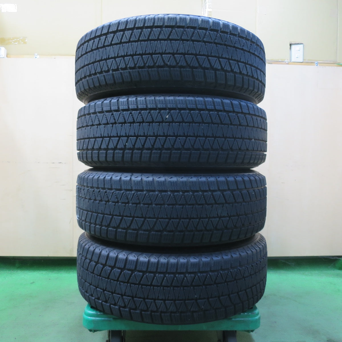 バリ溝!21年!キレイ!9分★スタッドレス 225/65R17 ブリヂストン ブリザック DM-V3 ESTROSA エステローザ 17インチ PCD114.3/5H★5100911イス