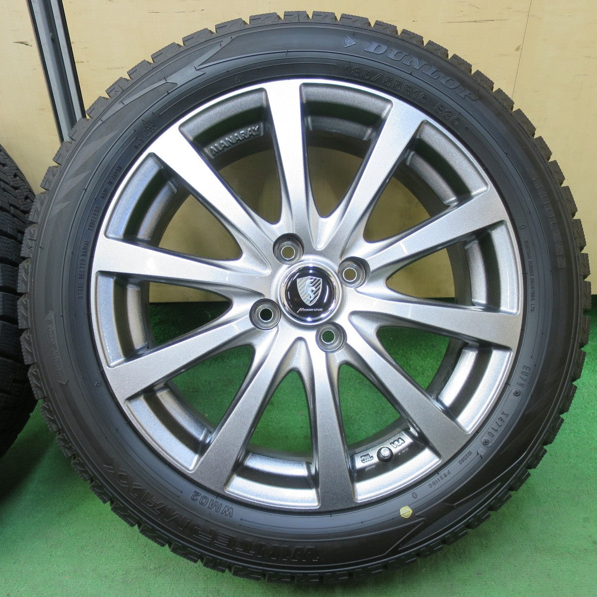 バリ溝!キレイ!ほぼ10分★スタッドレス 185/55R16 ダンロップ ウインターマックス WM02 MANARAY SPORT マナレイスポーツ 16インチ PCD100/4H★5051308イス