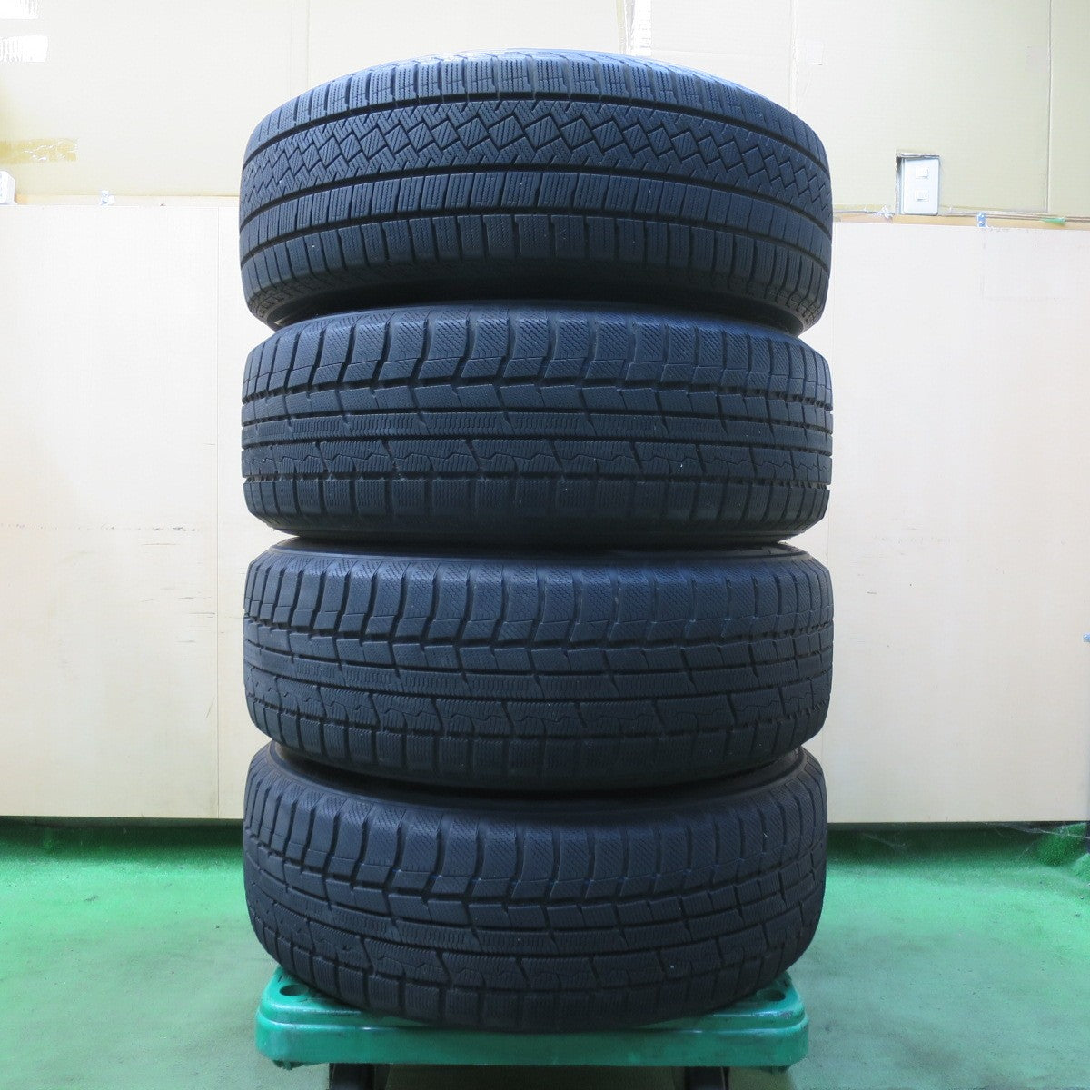バリ溝!22年!8.5分★RMP 025F MID 225/60R18 スタッドレス トーヨー ウインター トランパス TX ピレリ アイスゼロ アシンメトリコ 18インチ PCD114.3/5H★5100903イス