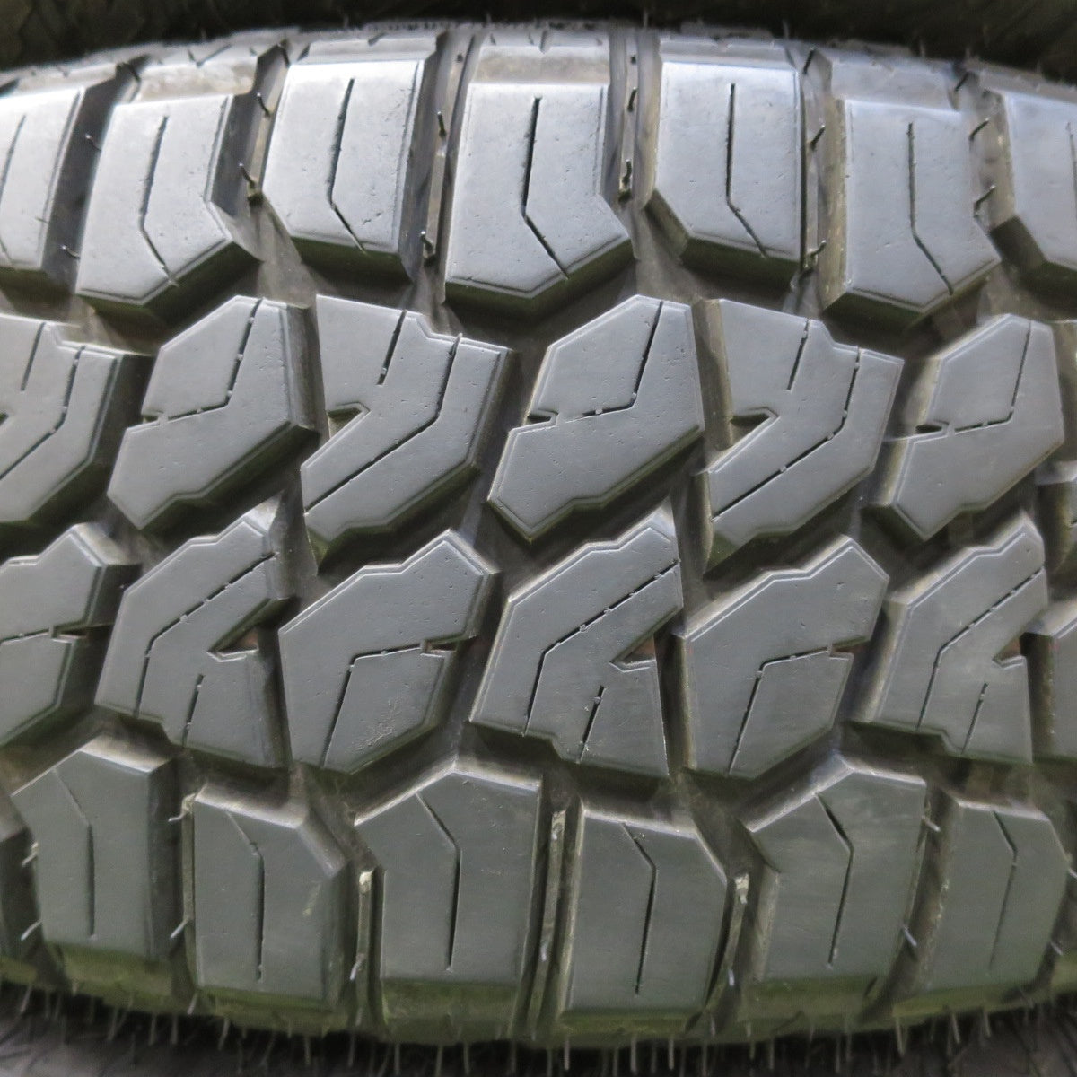 バリ溝!23年!9分★215/65R16C 8PR 109/107Q モンスタ RT HYBRID ホワイトレター 16インチ タイヤ ハイエース レジアスエース 等★5072404イノタ