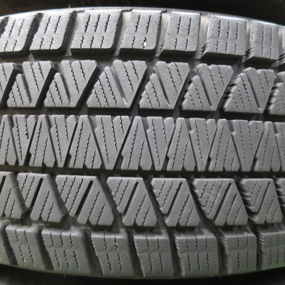 バリ溝!21年!キレイ!9分★スタッドレス 215/70R16 ブリヂストン ブリザック DM-V3 BALMINUM バルミナ 16インチ PCD114.3/5H★5040301イス