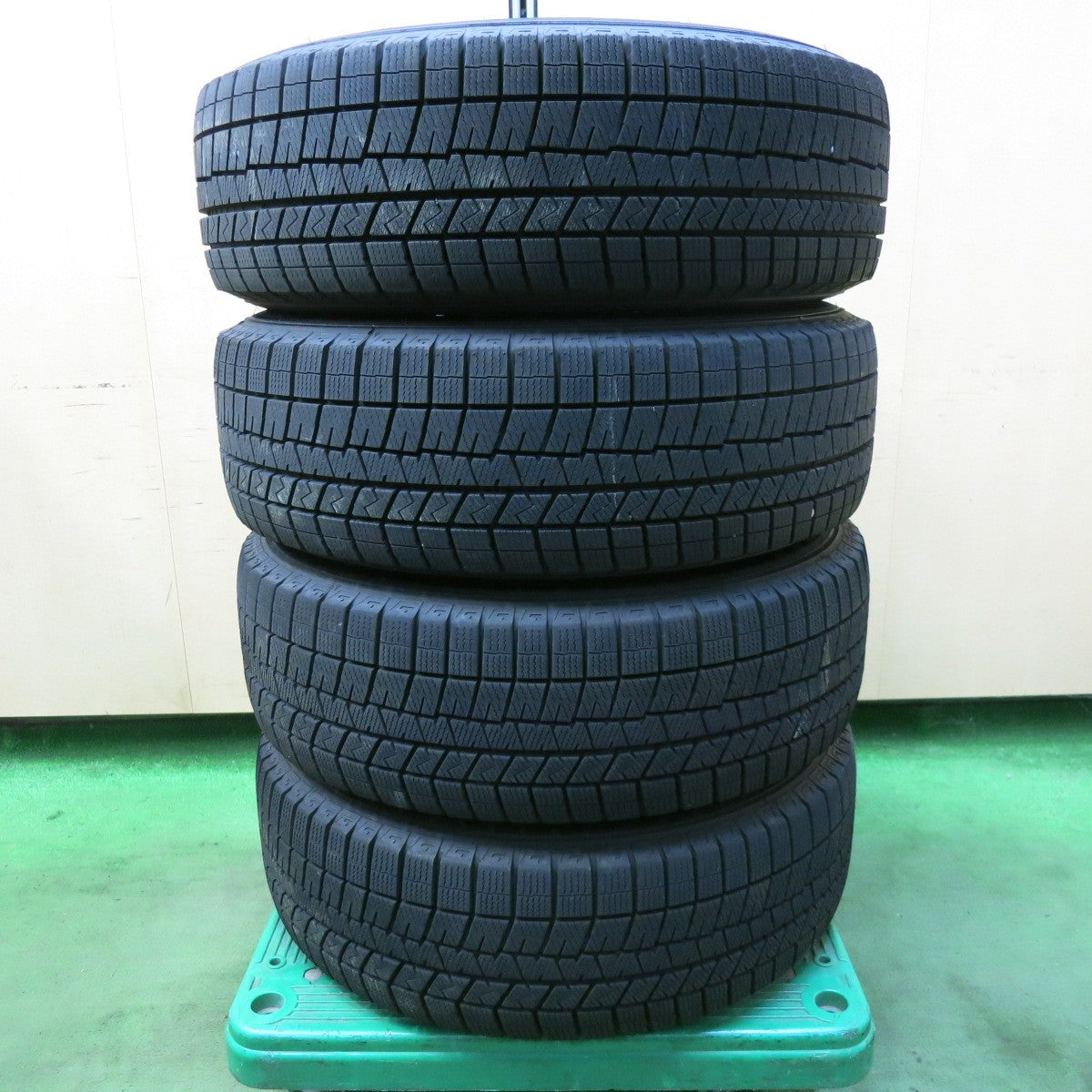 バリ溝!22年!キレイ!9.5分以上★スタッドレス 195/65R15 ダンロップ ウインターマックス03 STRANGER ストレンジャー 15インチ PCD114.3/5H★5091102SKス
