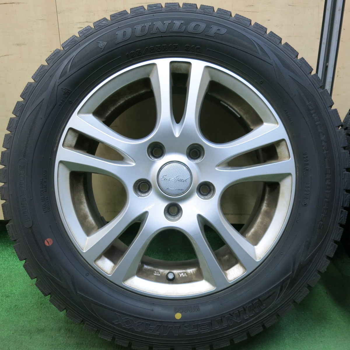 バリ溝!9.5分以上★スタッドレス 195/65R15 ダンロップ ウインターマックス WM01 EuroSpeed MANARAY SPORT ユーロスピード PCD114.3/5H★5090603SKス