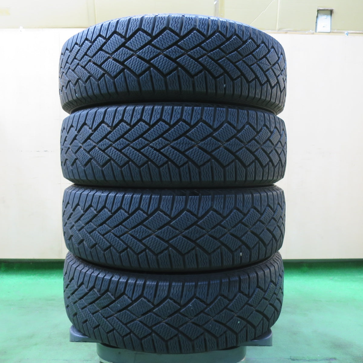 送料無料] バリ溝！9.5分☆スタッドレス 215/60R16 トーヨー