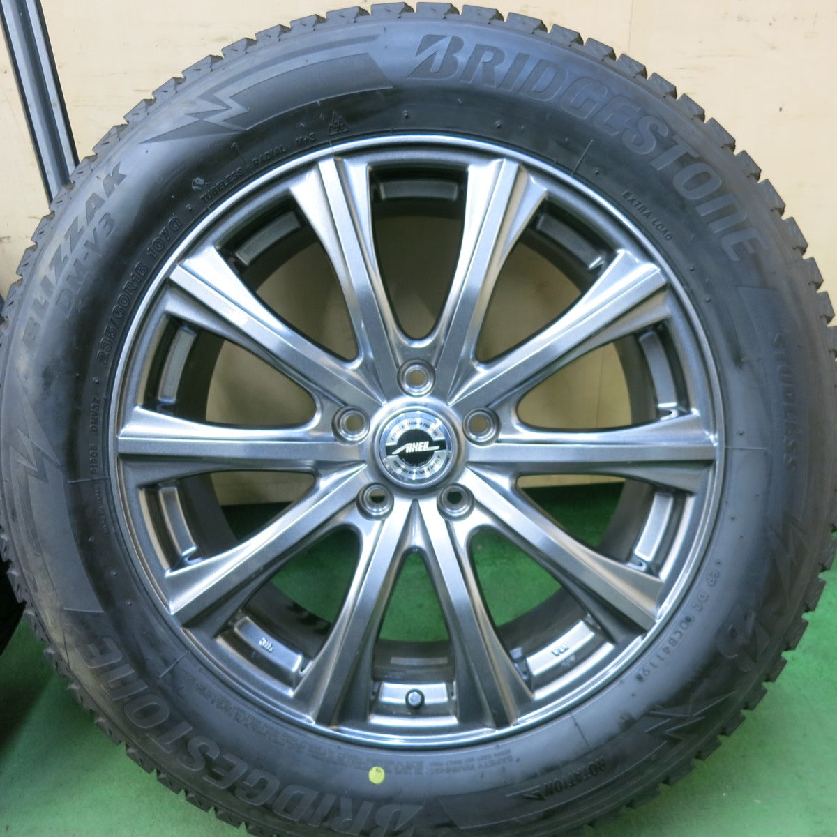 バリ溝!美品!9.5分以上★スタッドレス 235/60R18 ブリヂストン ブリザック DM-V3 AXEL アクセル 18インチ PCD114.3/5H★5090502SKス