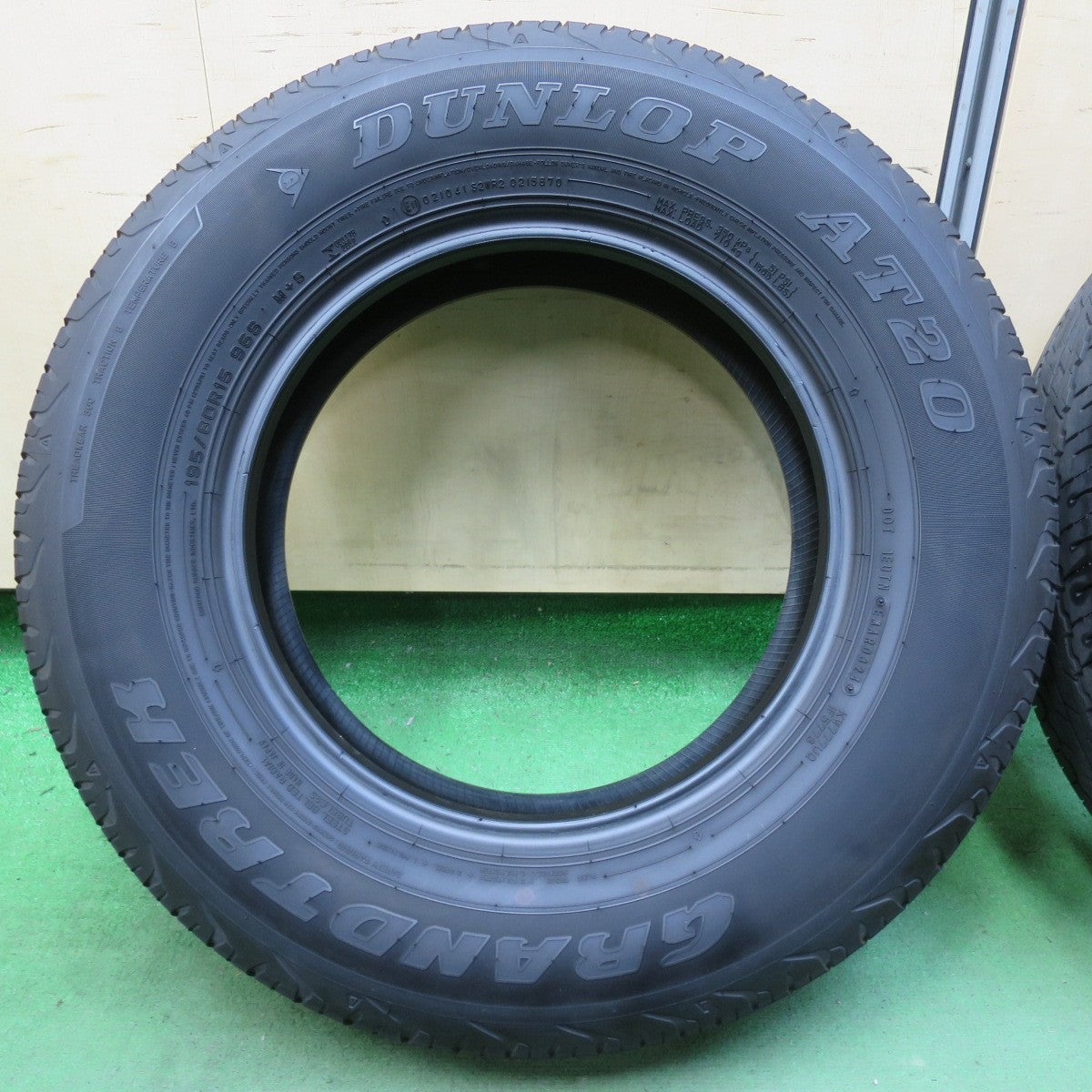 4本価格!24年★195/80R15 ダンロップ AT20 グラントレック タイヤ 15インチ ジムニー シエラ ハイエース 等★5060301イノタ